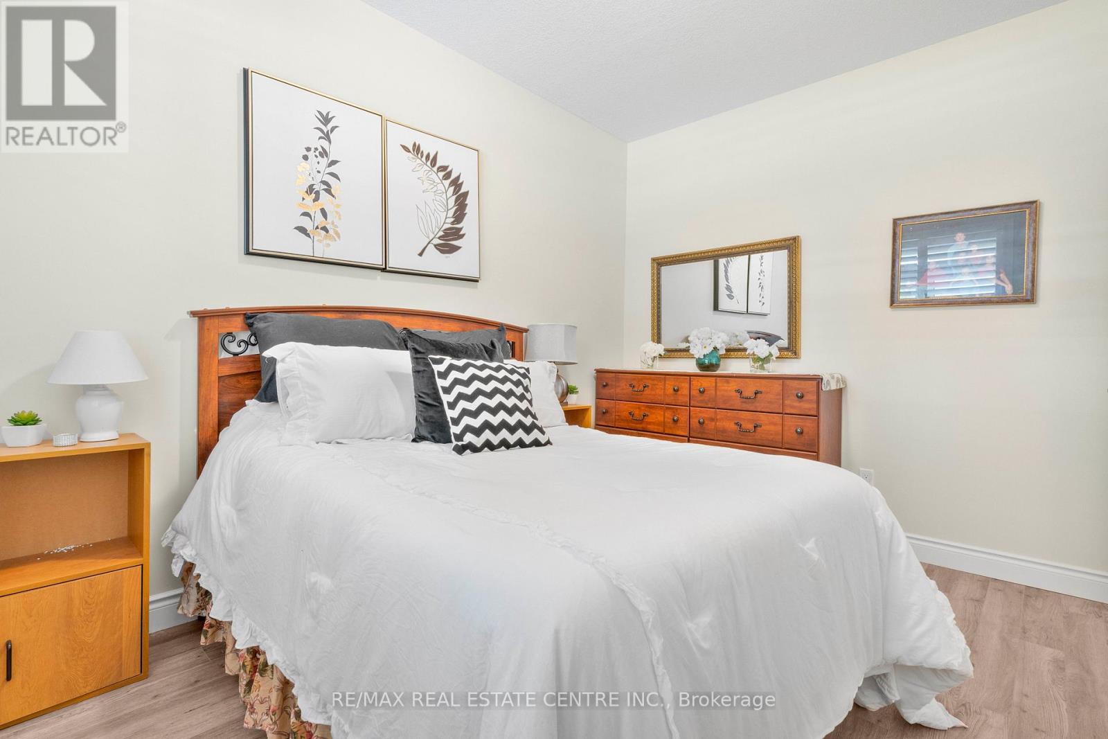 #54 375 MITCHELL ROAD S - 28