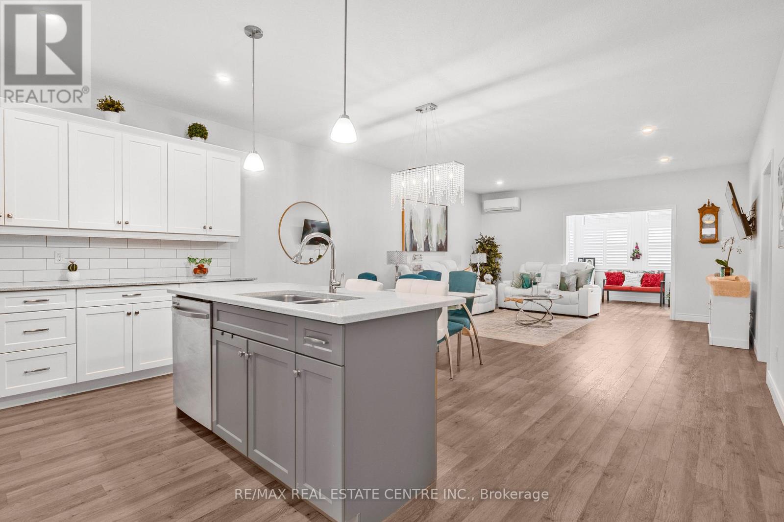 #54 375 MITCHELL ROAD S - 7