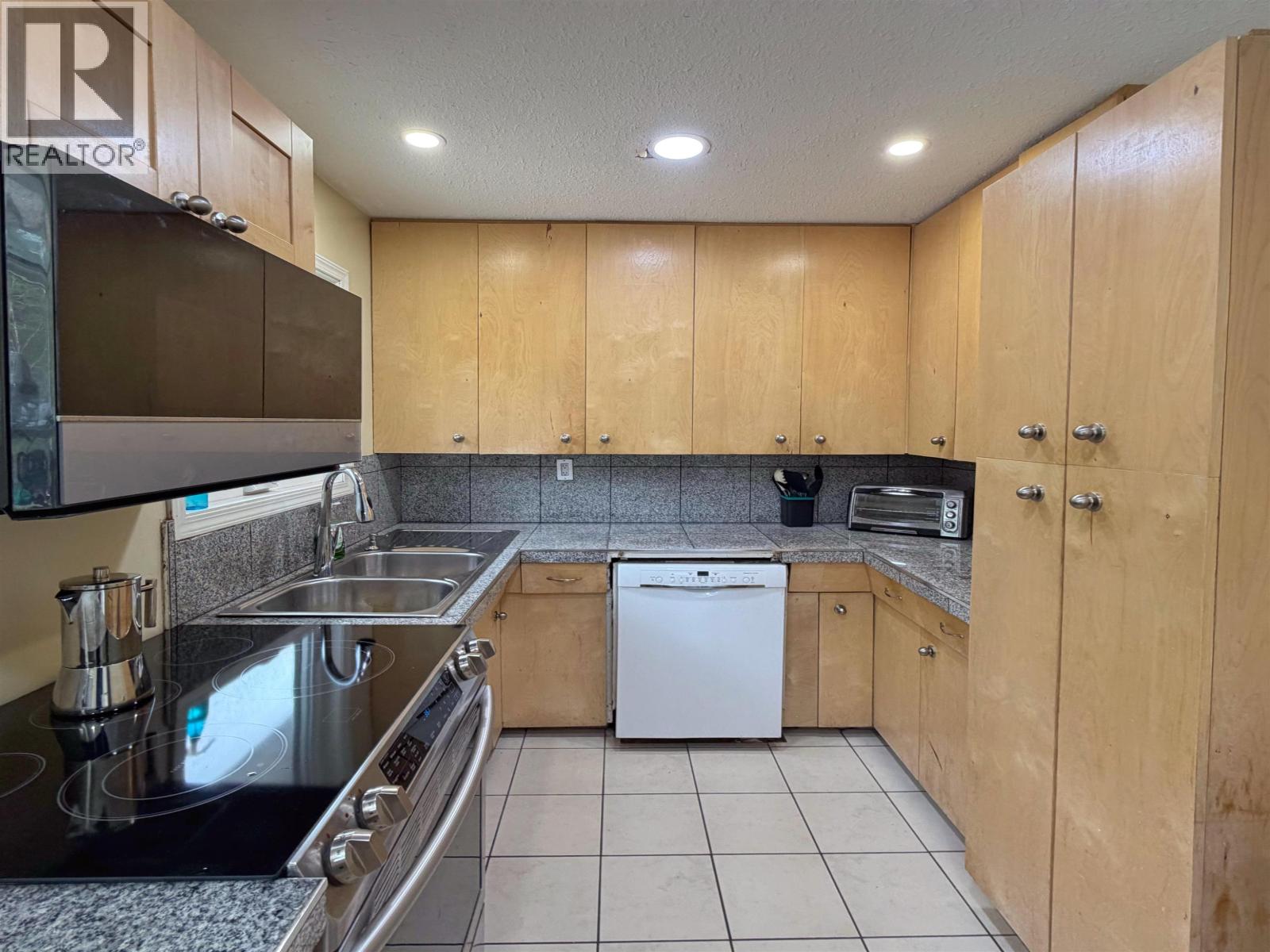 718 E 11TH AVENUE - 11