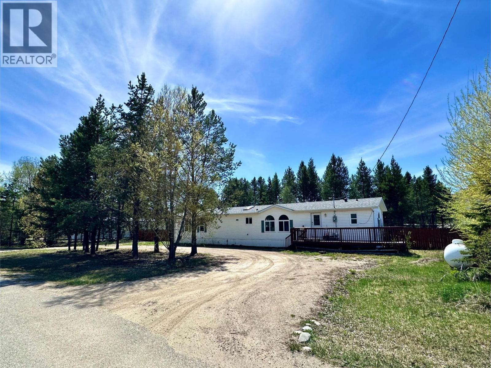 845 BEAVEN CRESCENT - 1