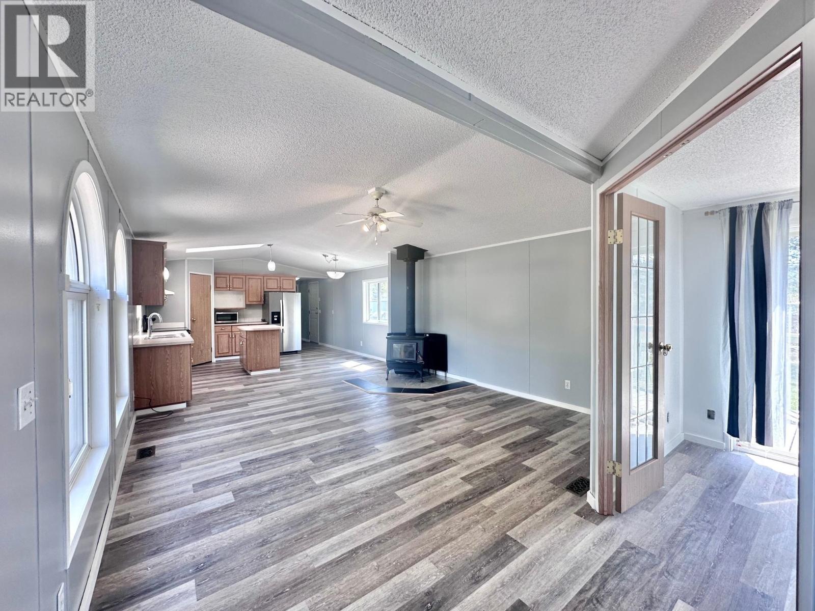 845 BEAVEN CRESCENT - 2