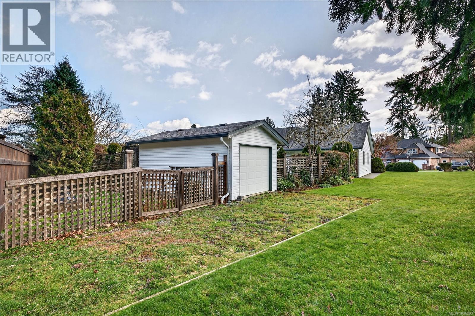  2257 Tarn Place, Duncan