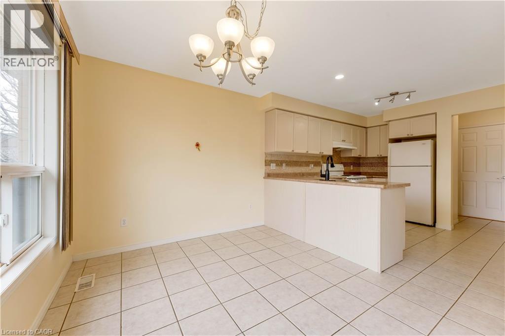 76 TEMPLEWOOD Drive, Kitchener, Ontario, N2R1X3 — Photo 13