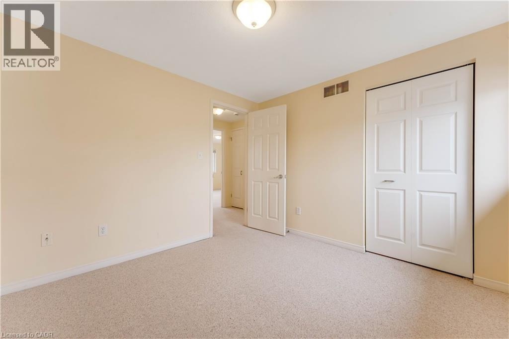 76 TEMPLEWOOD Drive, Kitchener, Ontario, N2R1X3 — Photo 10