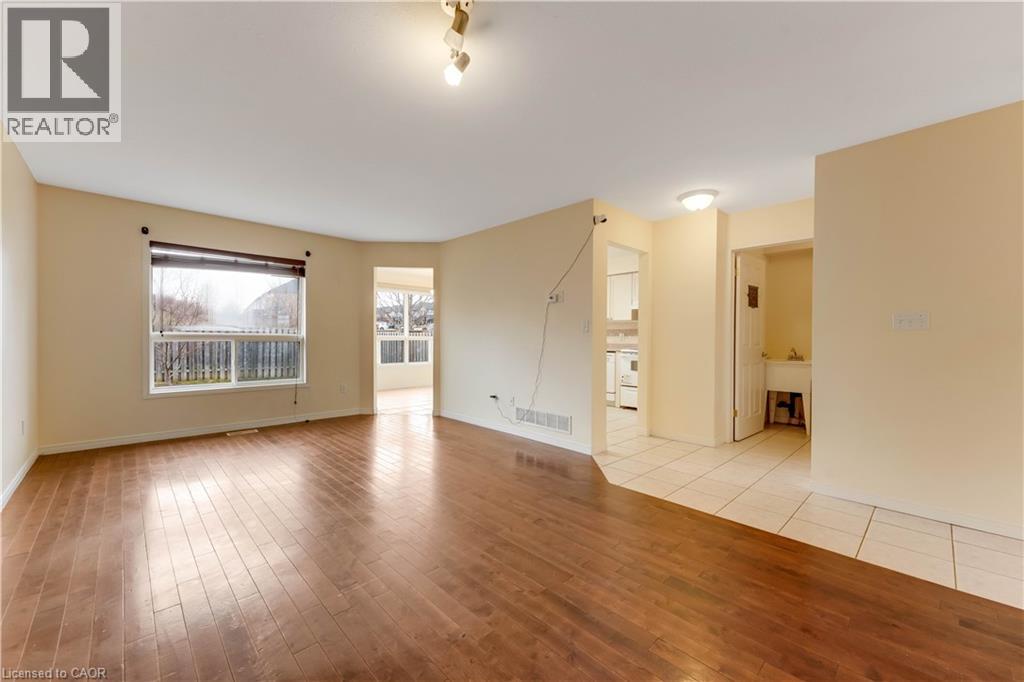 76 TEMPLEWOOD Drive, Kitchener, Ontario, N2R1X3 — Photo 12