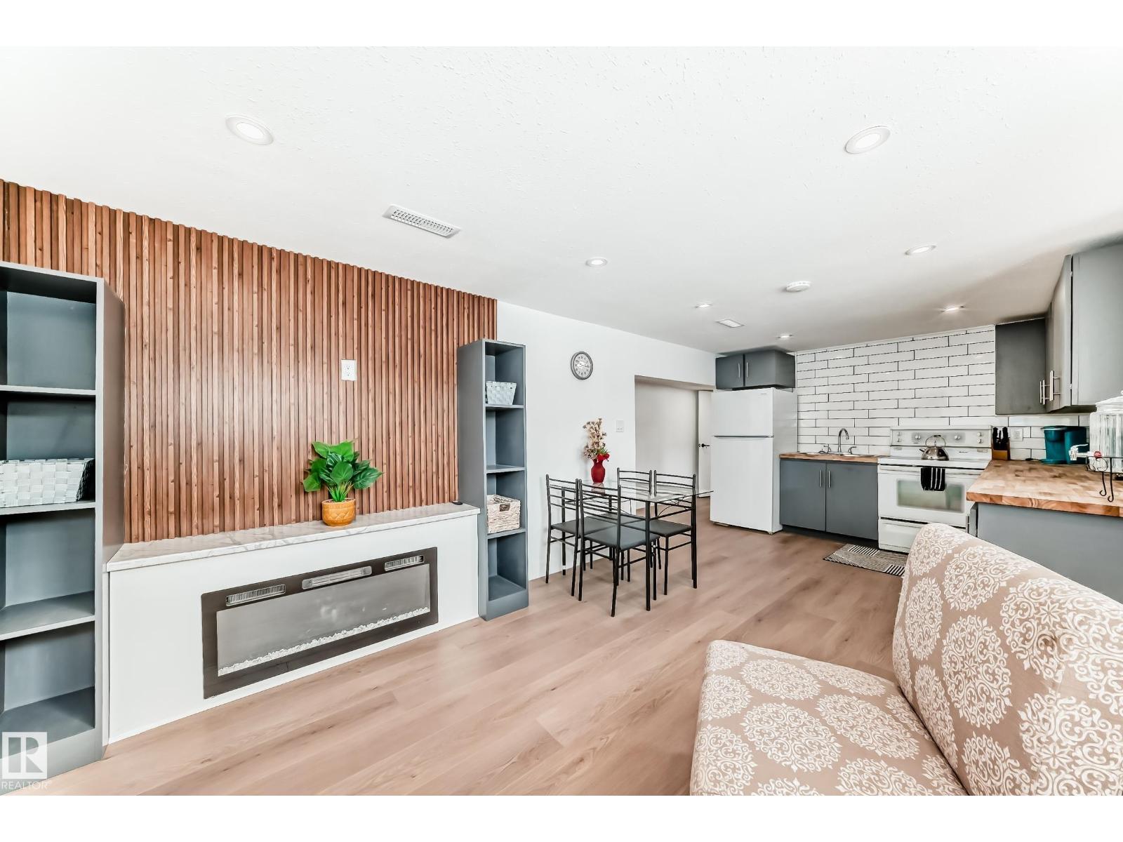 8712 89 AV NW - 23