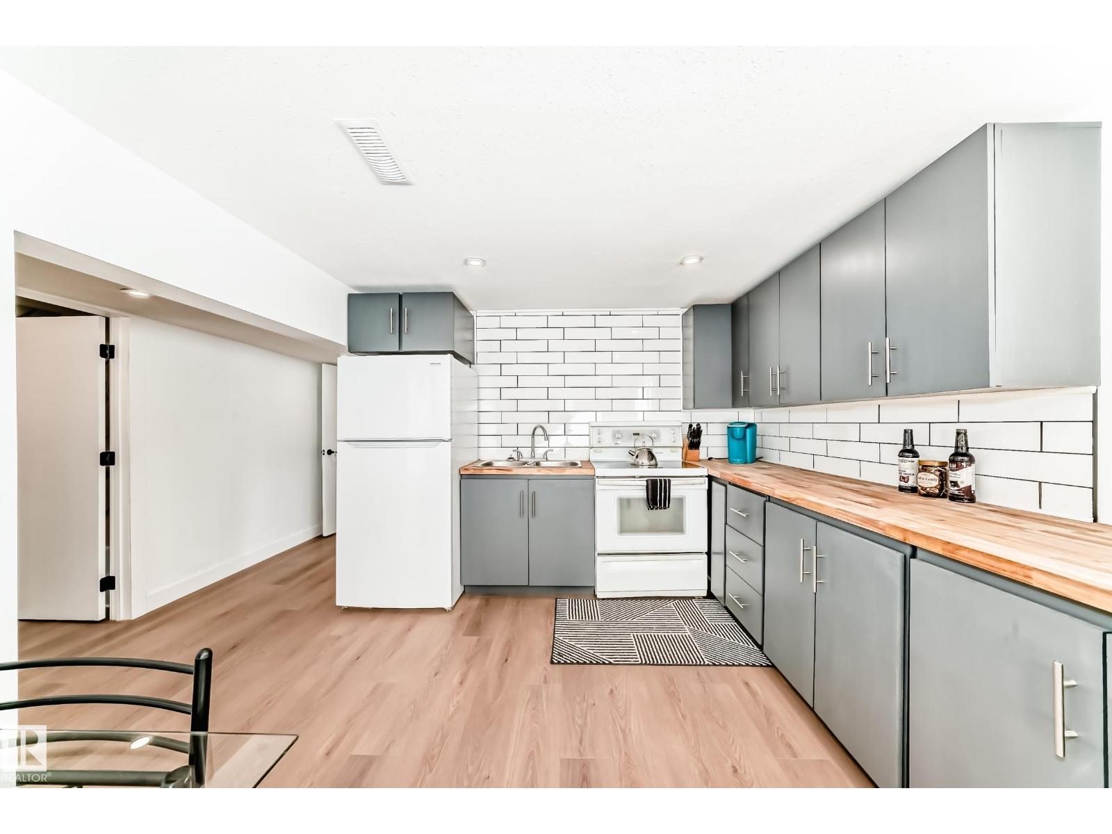 8712 89 AV NW - 25