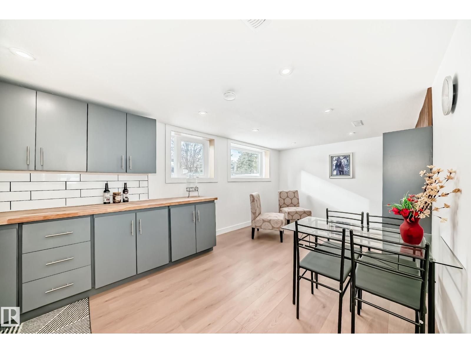 8712 89 AV NW - 26