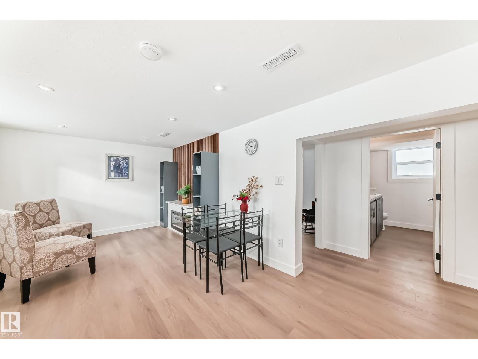 8712 89 AV NW - 27