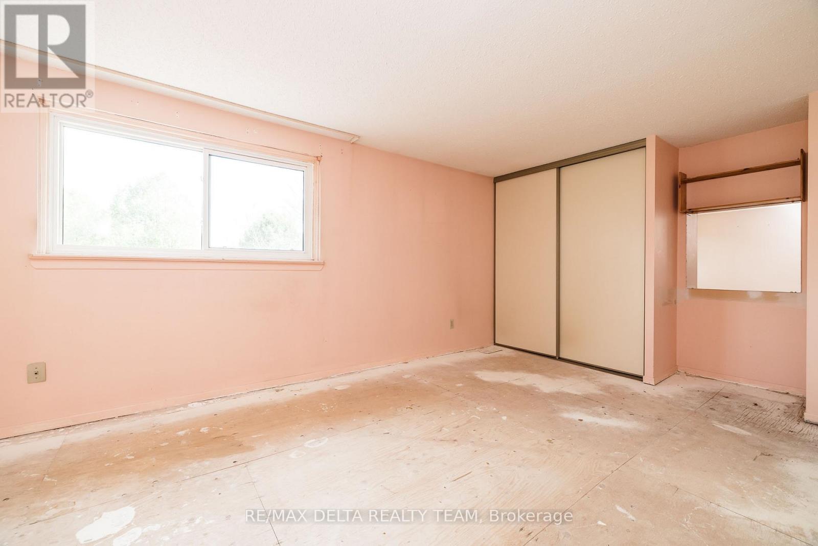 796 VINETTE CRESCENT - 11