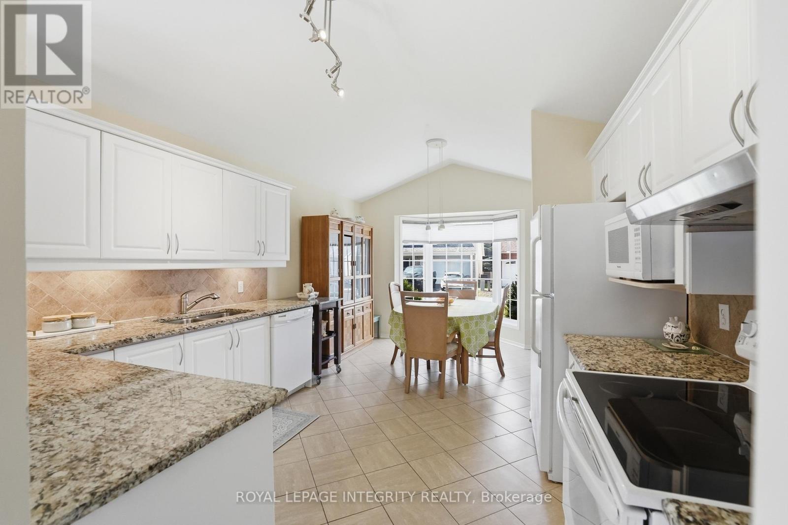 3 Bed, 3 Bath House for Rent in Ottawa – 42 SETTLER’S RIDGE WAY, Ottawa – MLS# X13105576 - Image 10