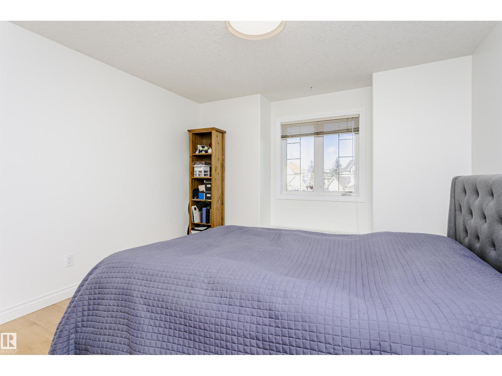 1009 TWIN BROOKS CO NW, Edmonton