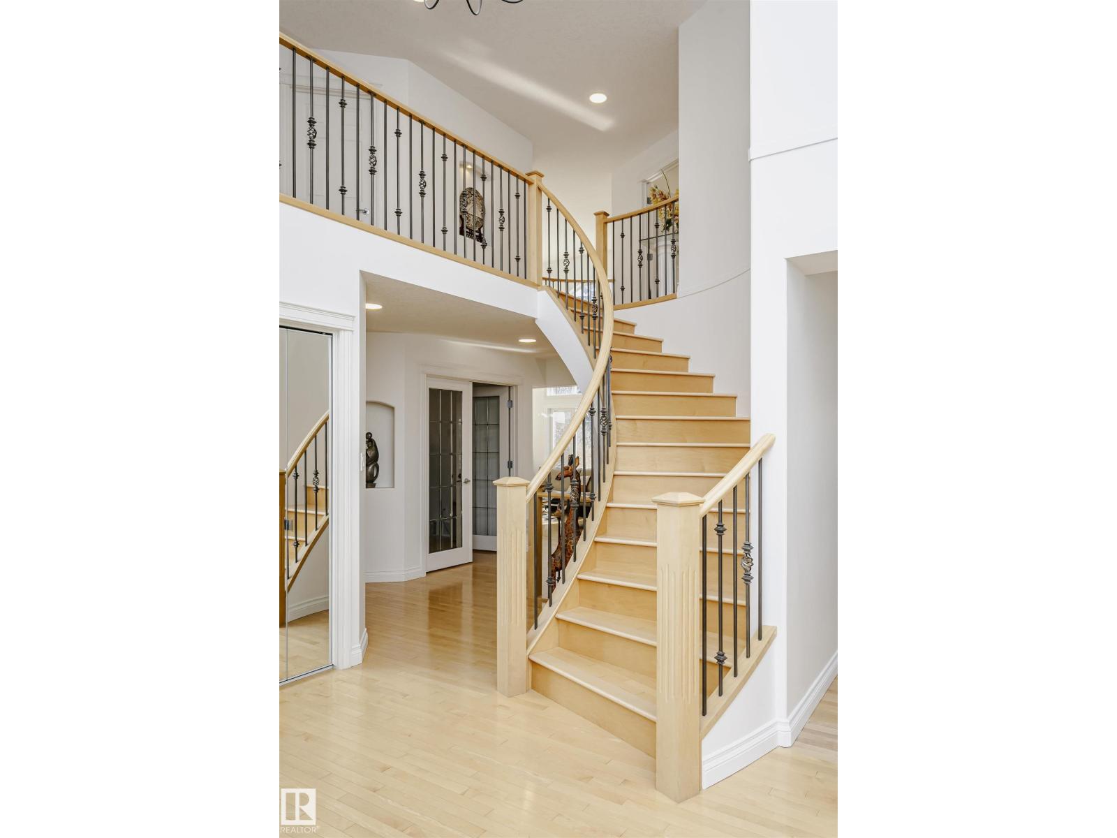 1009 TWIN BROOKS CO NW, Edmonton