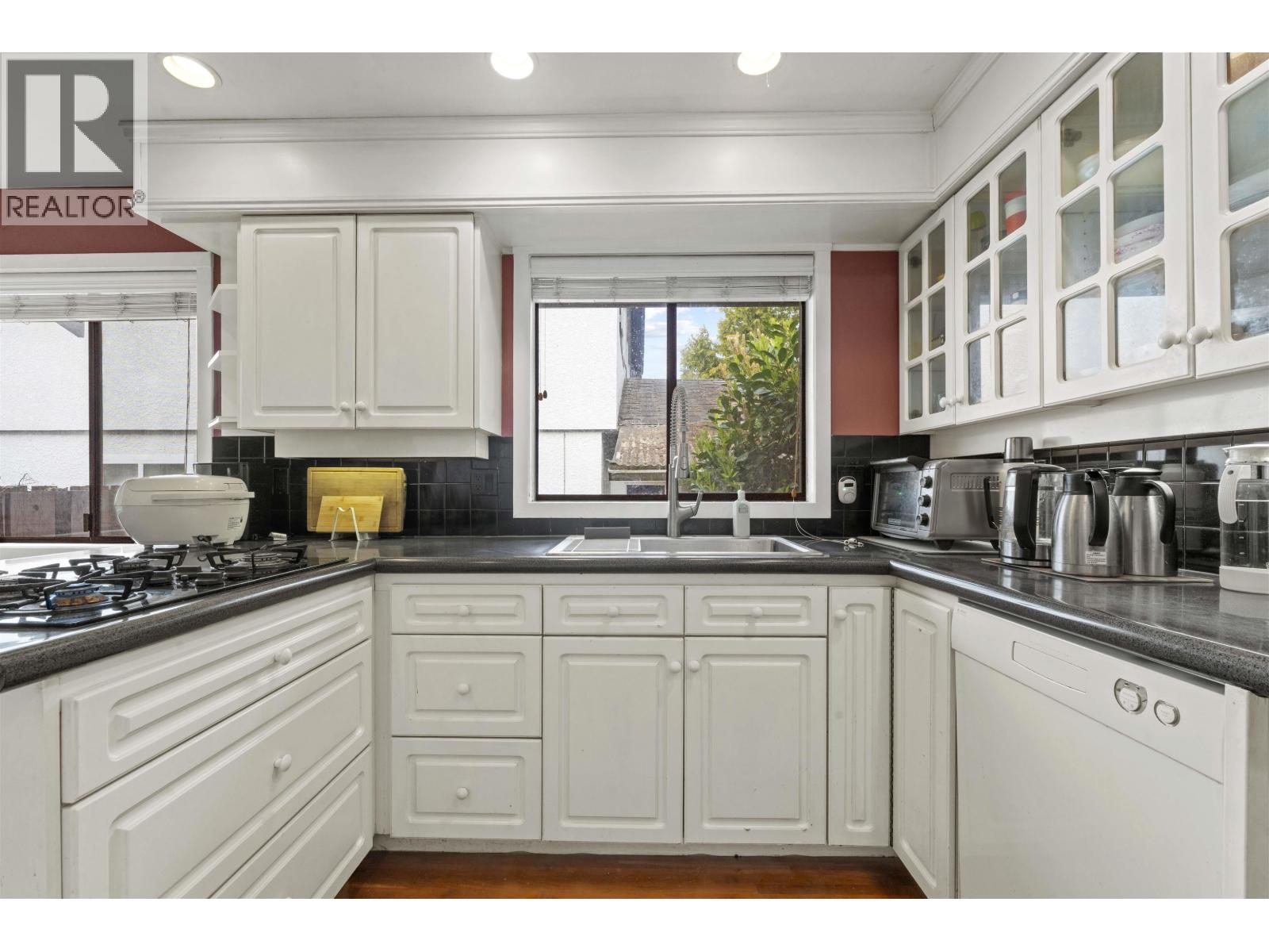 9560 GLENDOWER Drive, Richmond