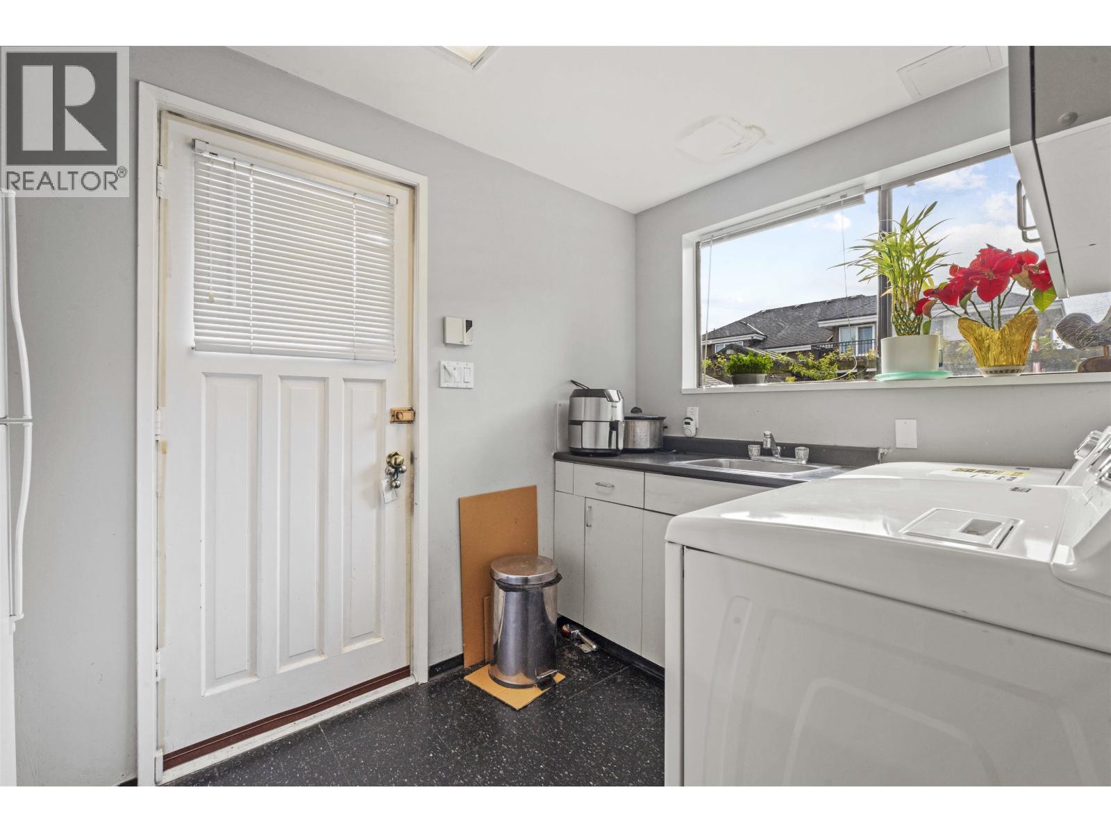 9560 GLENDOWER Drive, Richmond
