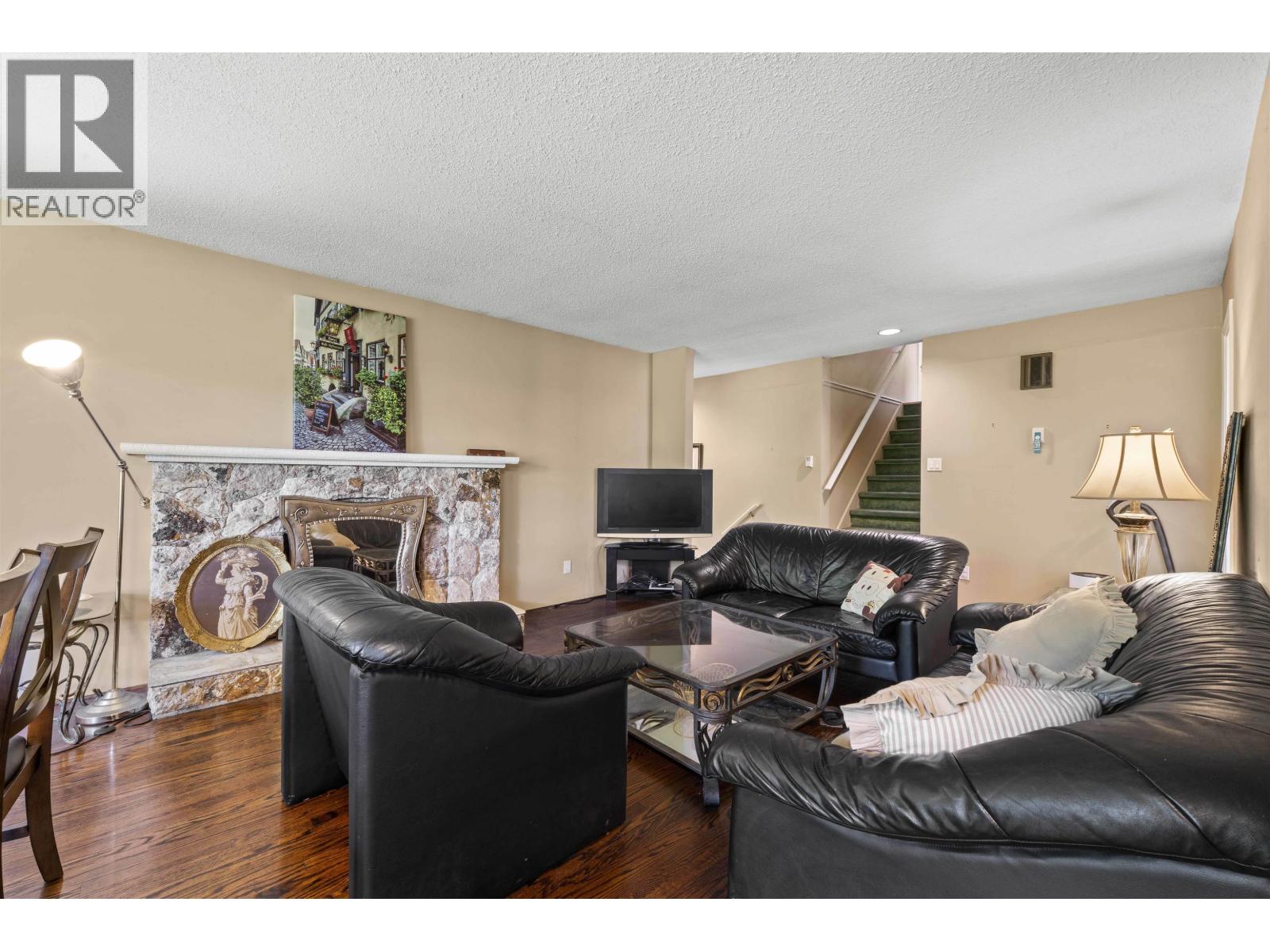 9560 GLENDOWER Drive, Richmond