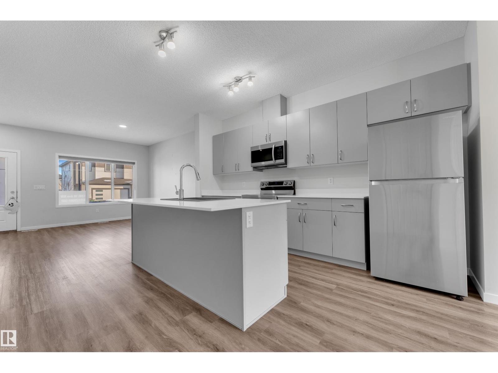 1235 16 AV NW, Edmonton