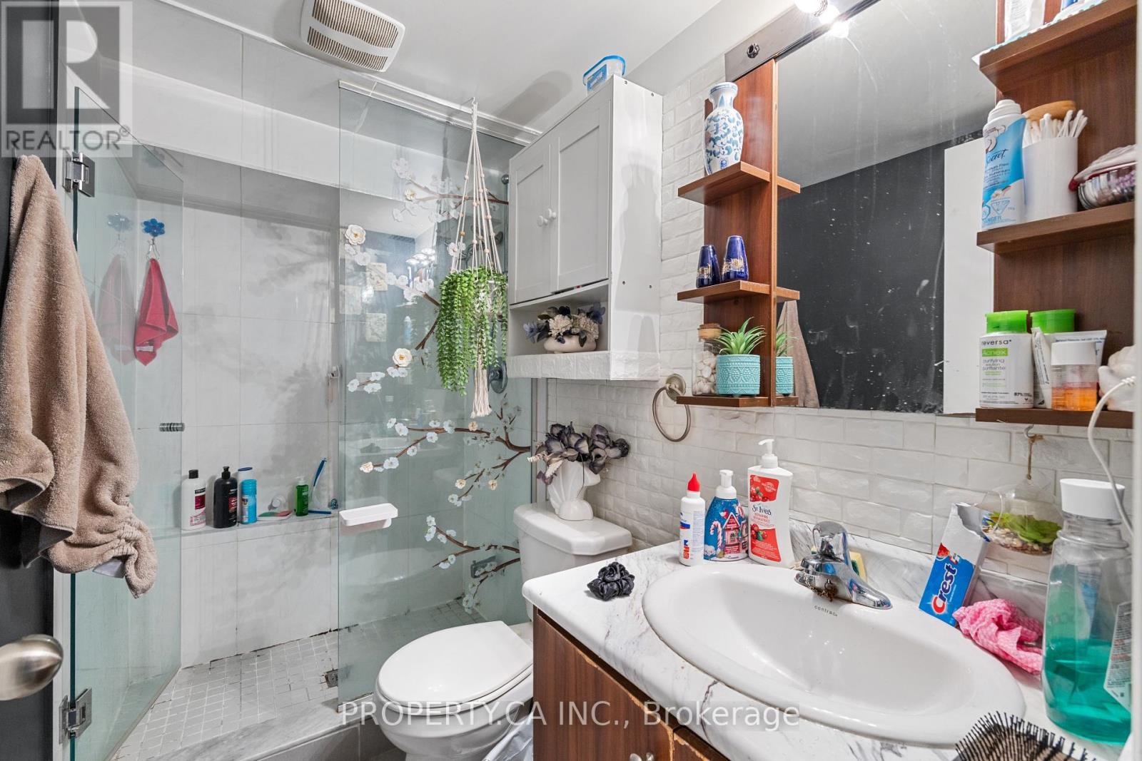 1213 WESTON ROAD - 44