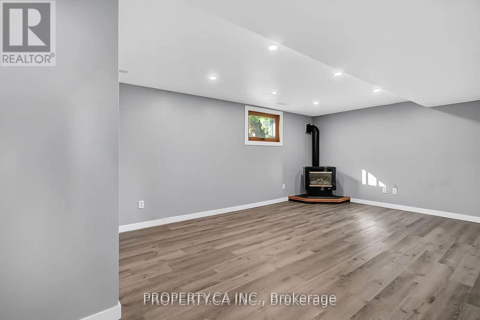 194 MERRITT AVENUE - 23