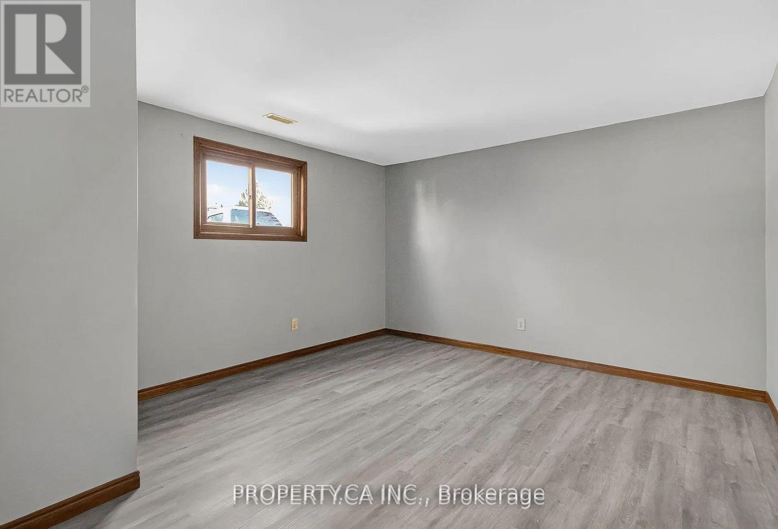194 MERRITT AVENUE - 29