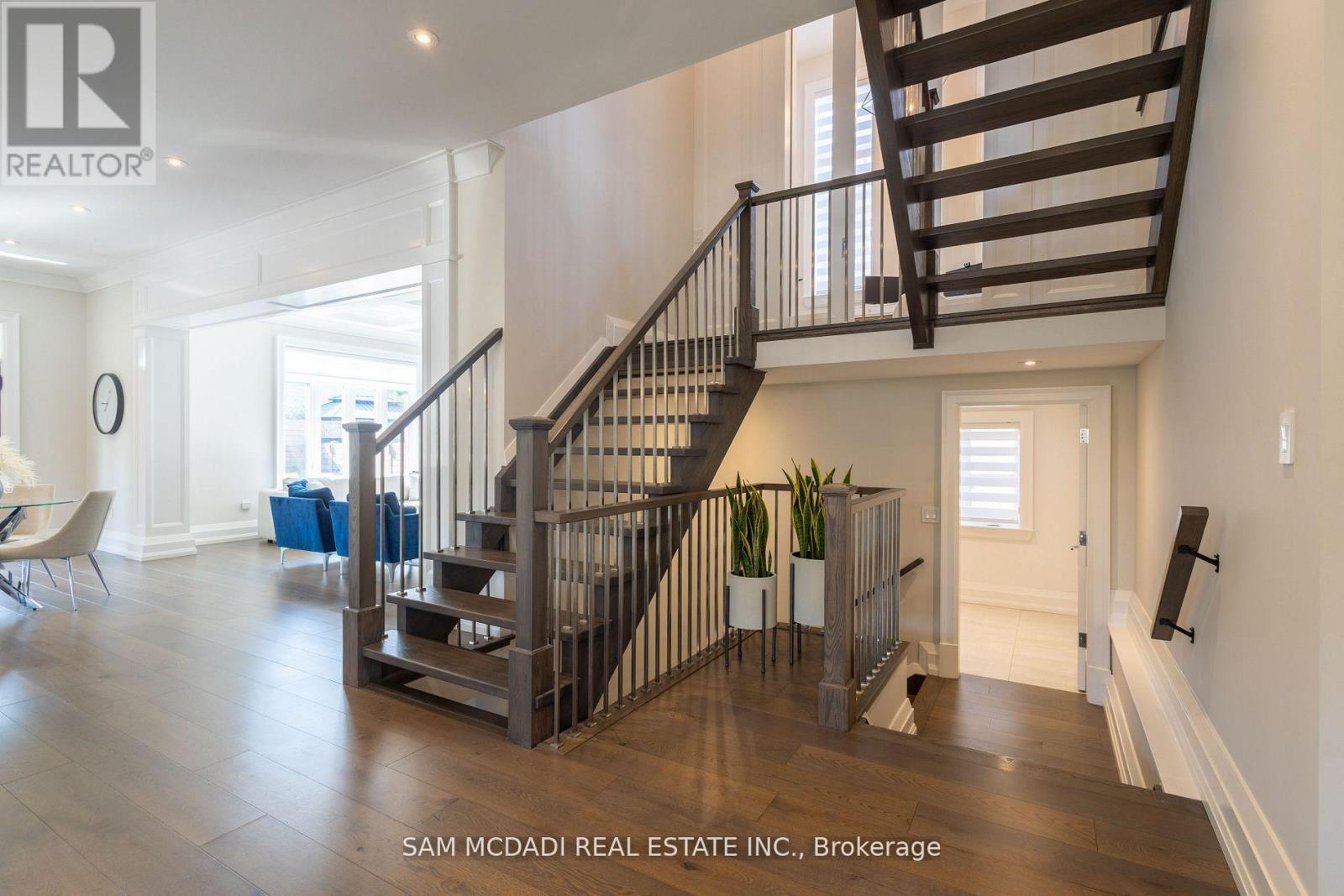 451B MONTREAL CIRCLE - 15