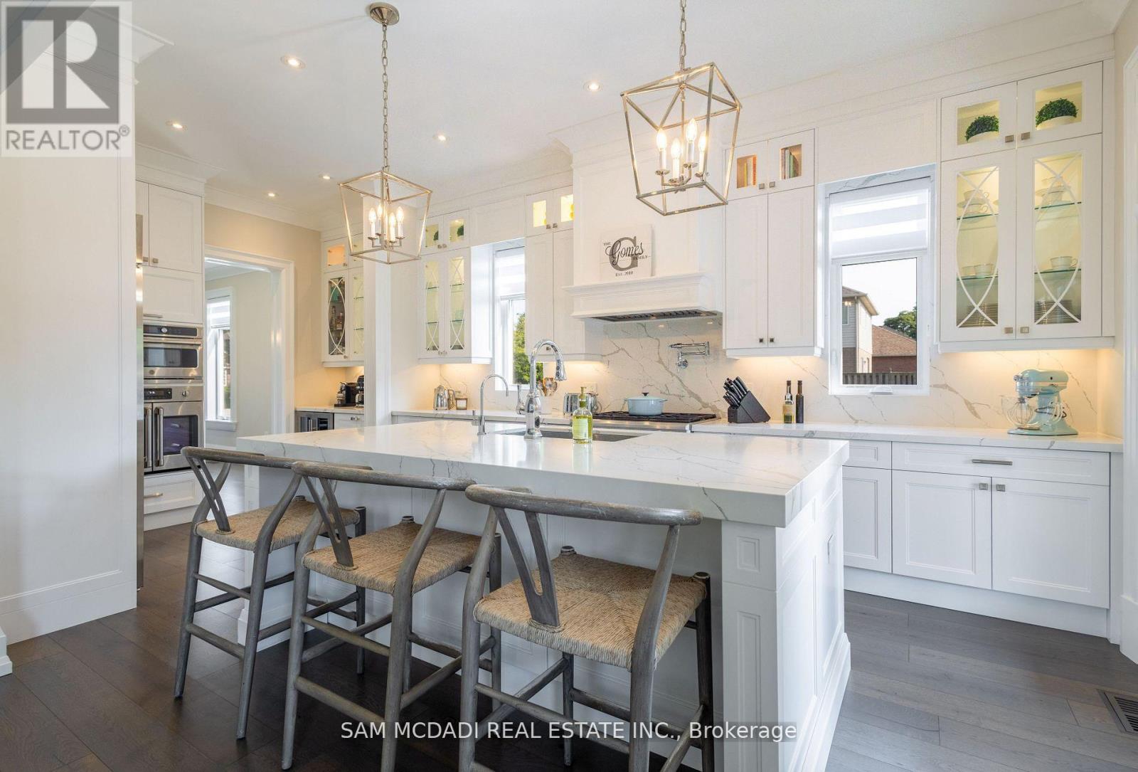 451B MONTREAL CIRCLE - 17