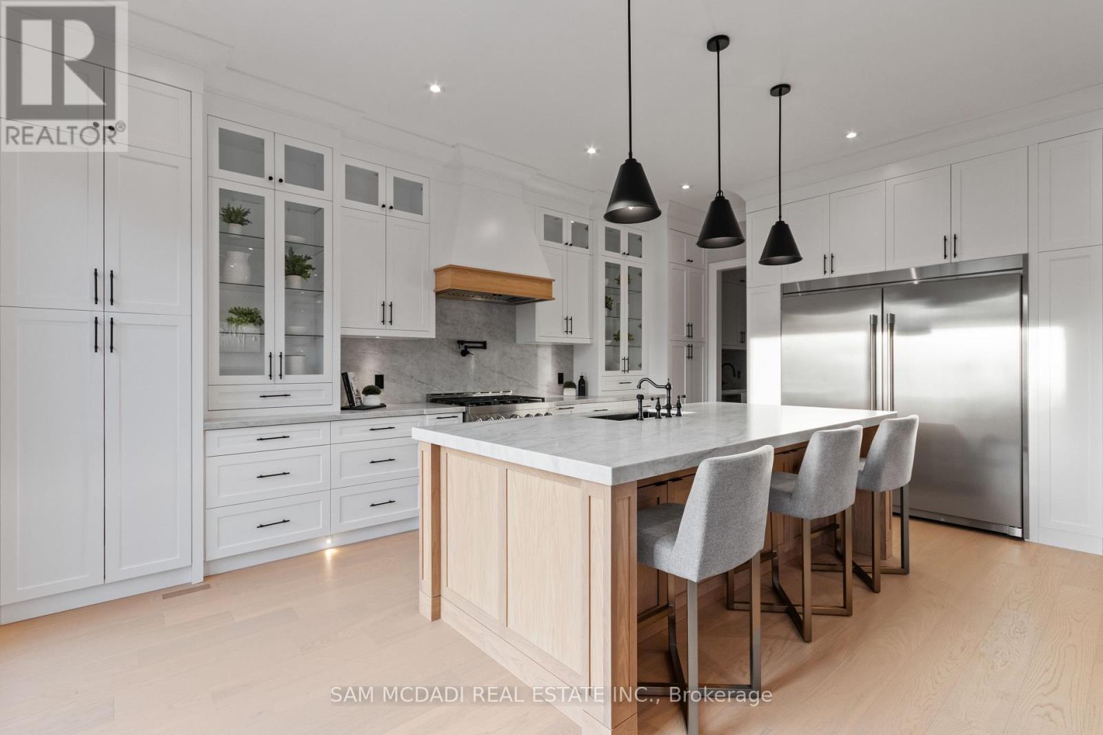 451B MONTREAL CIRCLE - 23