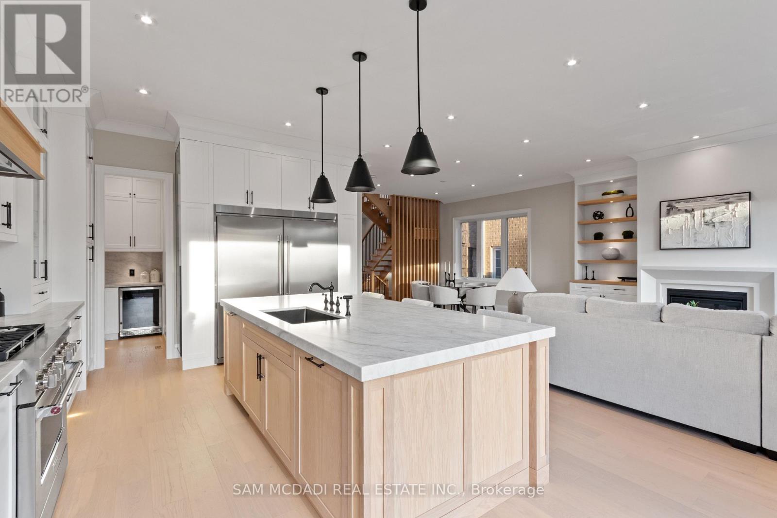 451B MONTREAL CIRCLE - 24