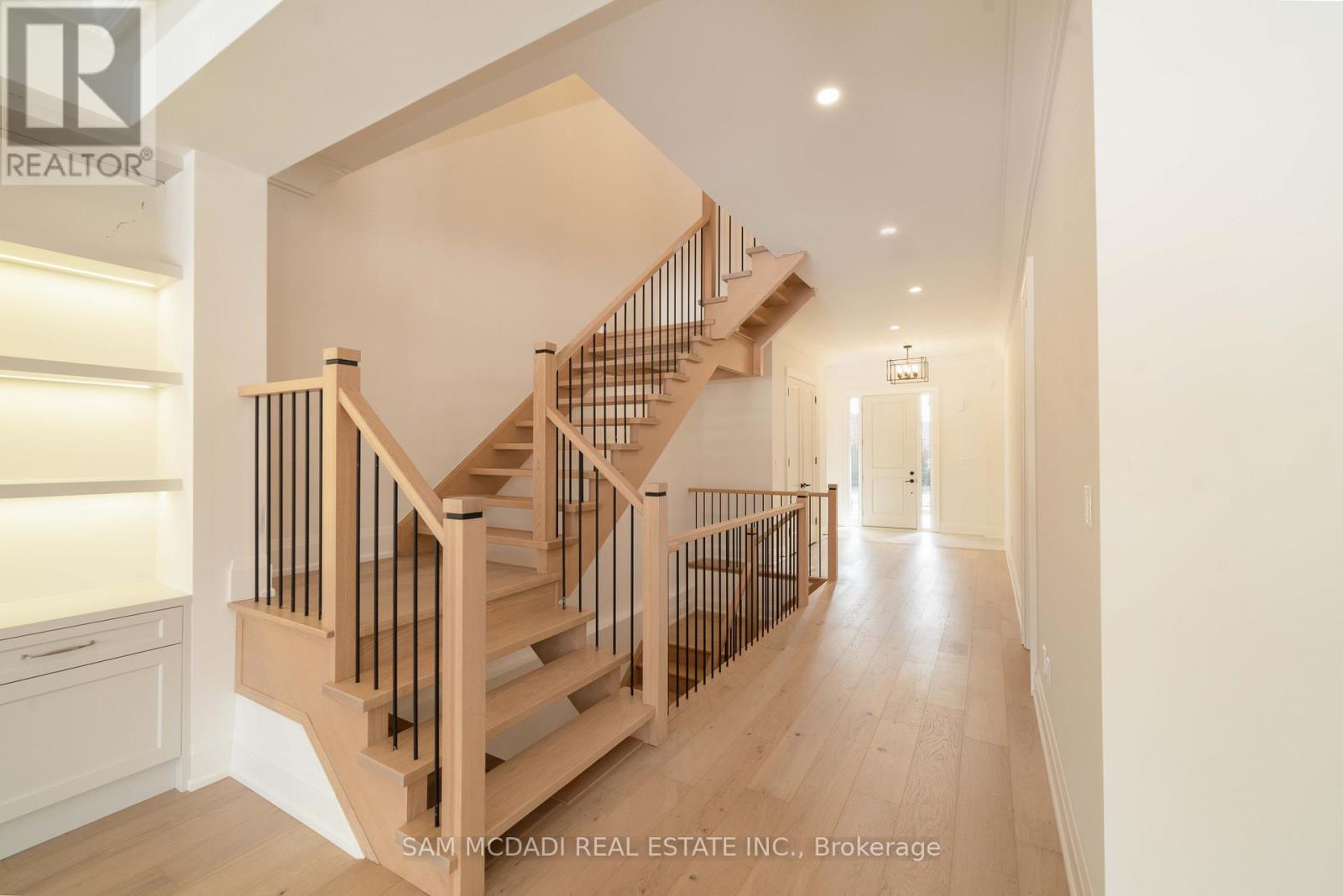 451B MONTREAL CIRCLE - 31