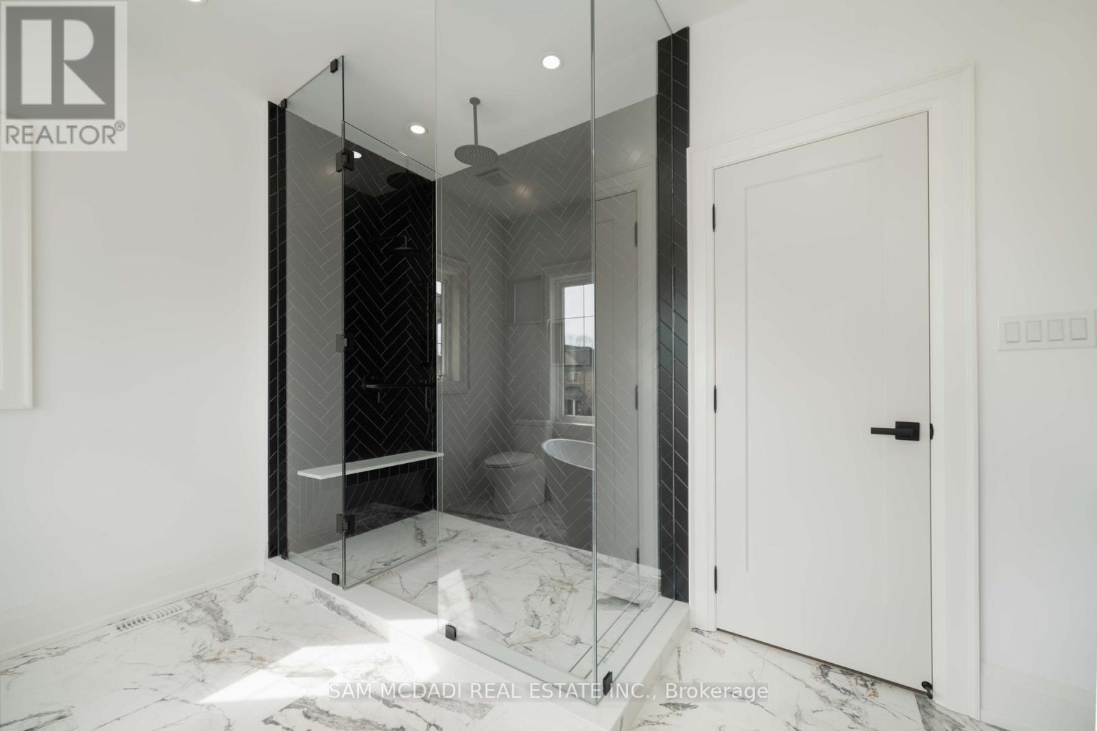 451B MONTREAL CIRCLE - 34
