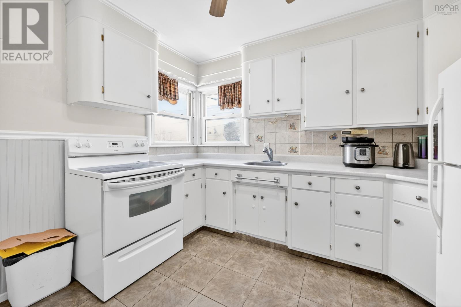 Property 27 of 43 of 116 Macrae Avenue