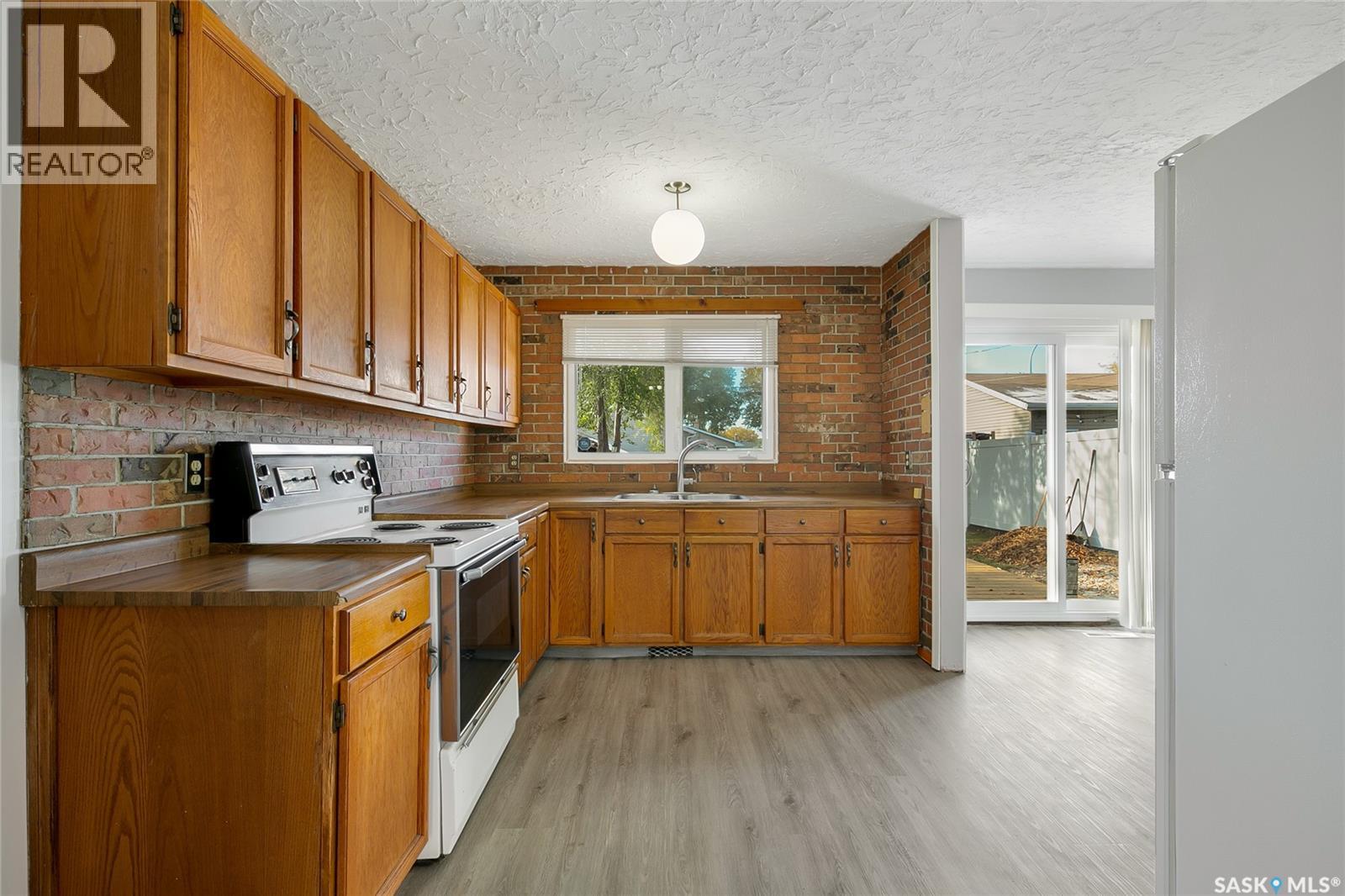 182 Hamilton STREET N - 5