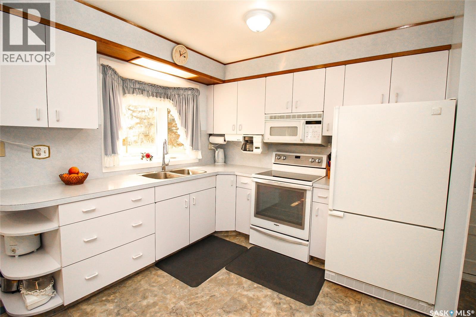 435 3rd AVENUE E - 13