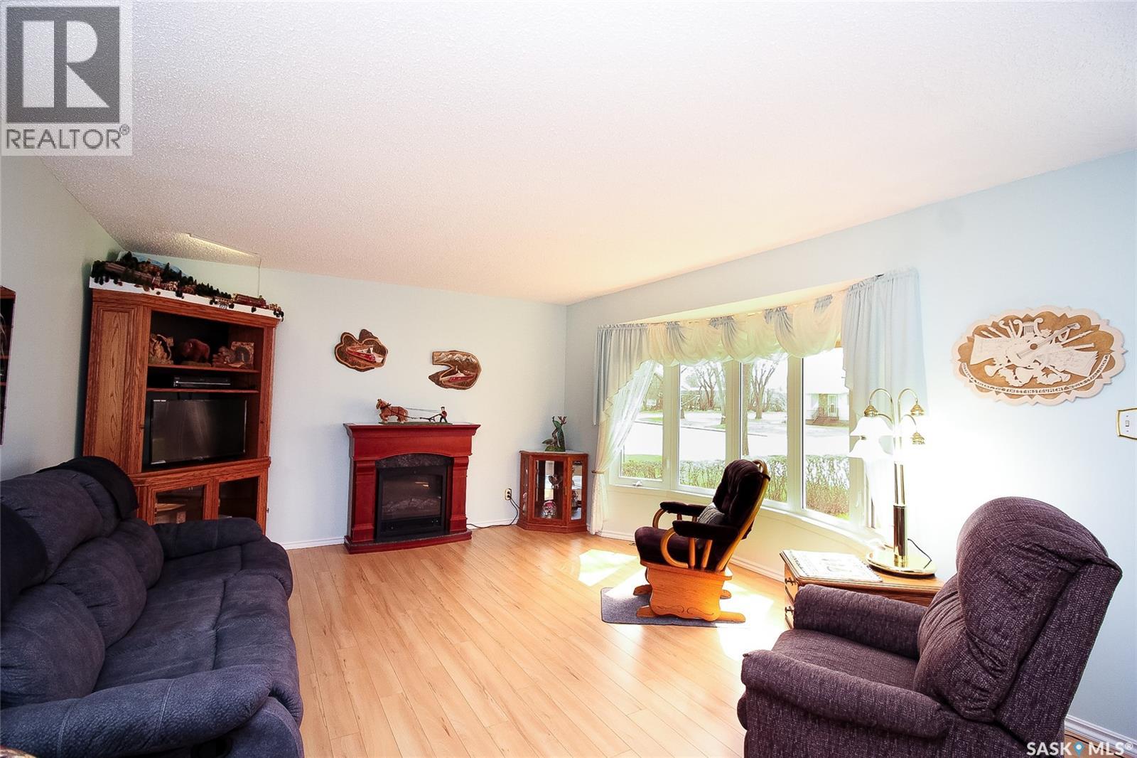 435 3rd AVENUE E - 18