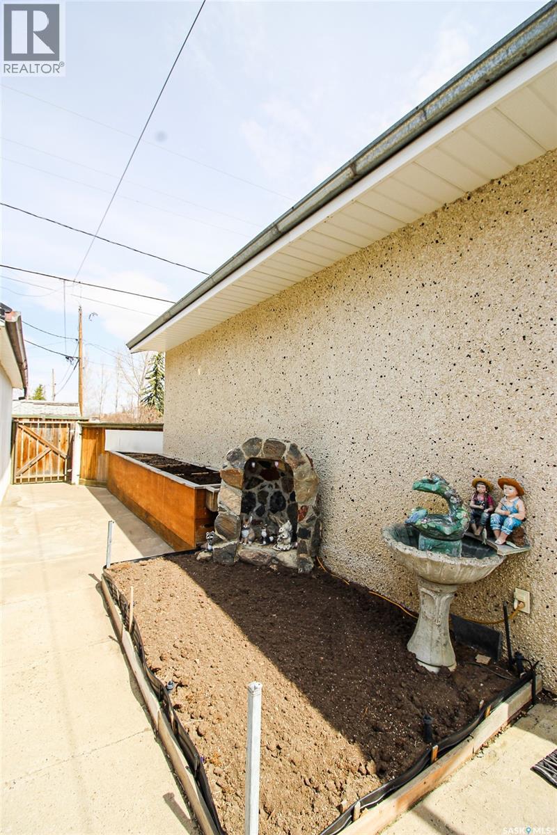 435 3rd AVENUE E - 54