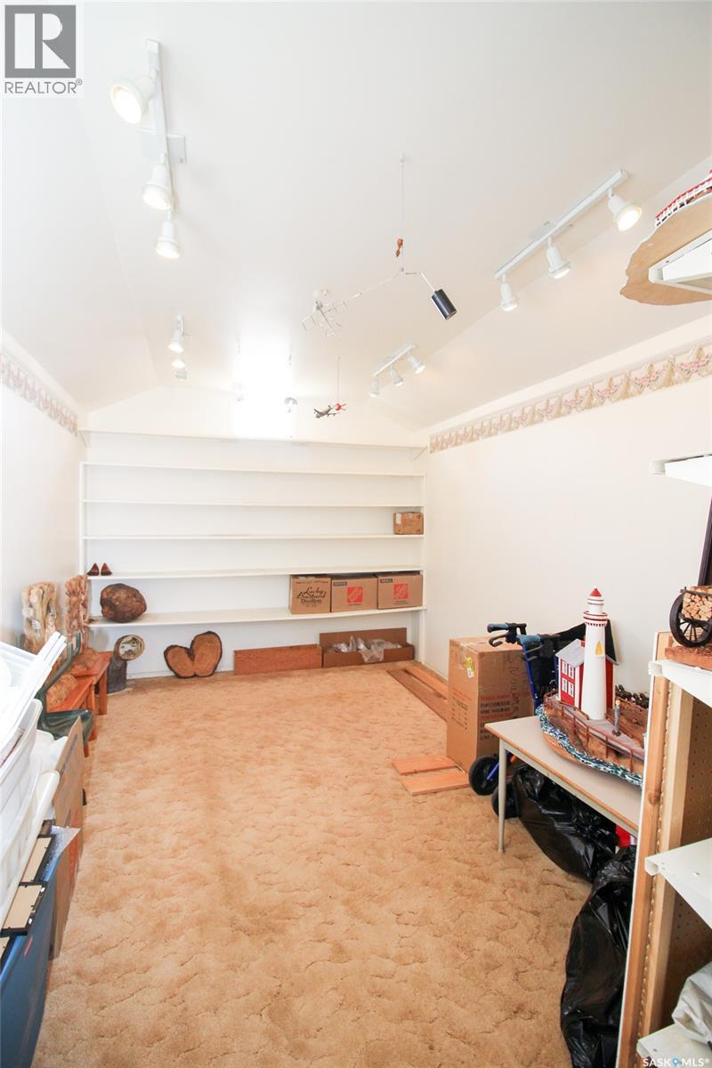 435 3rd AVENUE E - 55