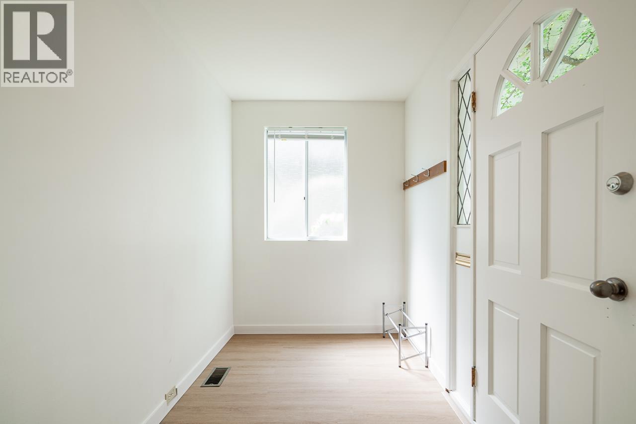 2720 W 24TH AVENUE — photo 3