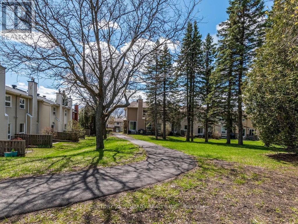 #80 22C MAPLE RIDGE CRESCENT - 32