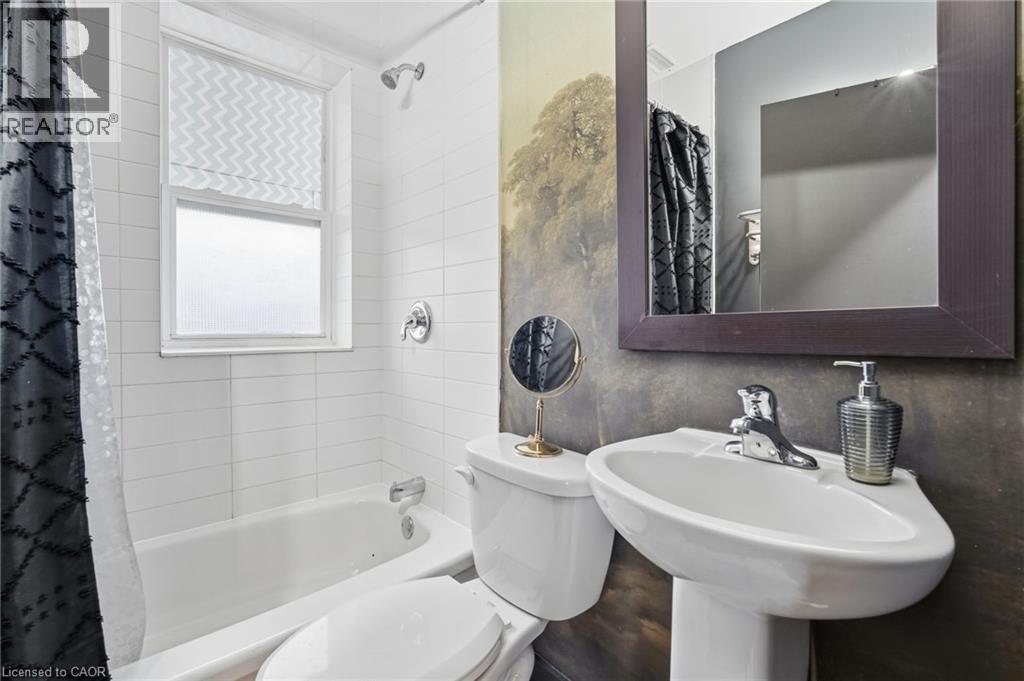 305 CANNON Street E, Hamilton, Ontario, L8L2B7 — Photo 3
