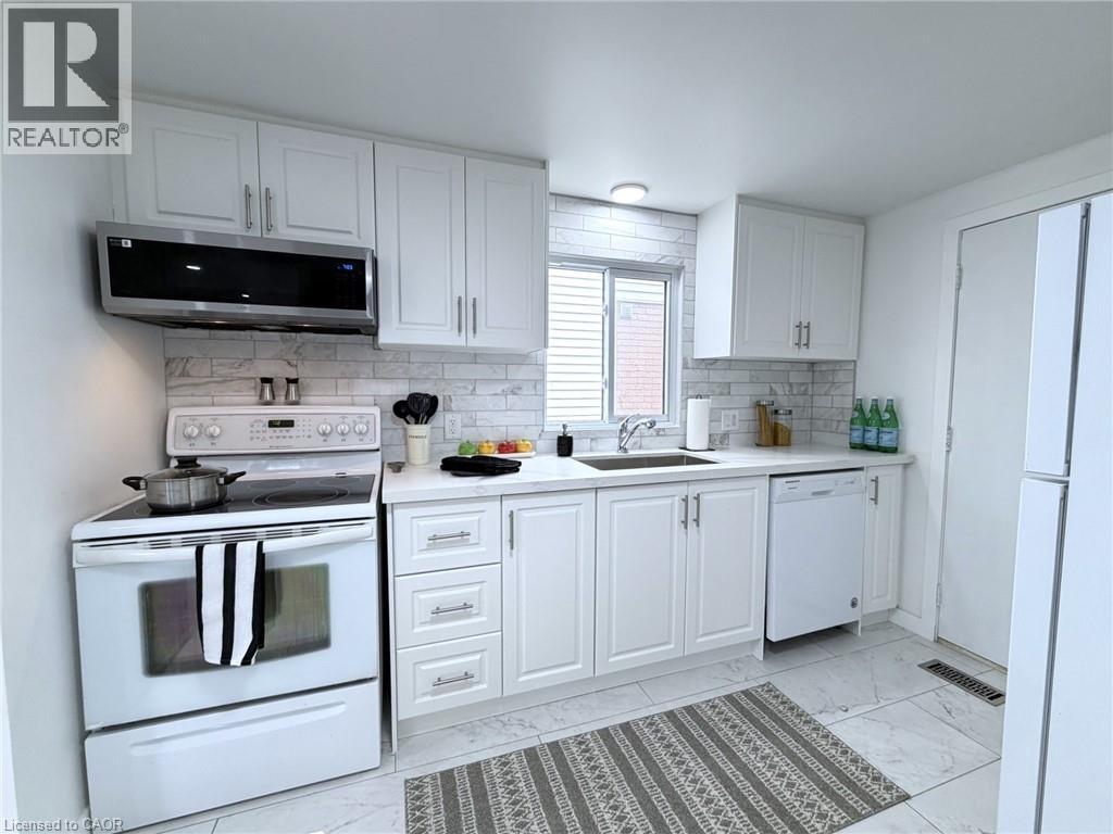 39 CAMROSE Court, Kitchener, Ontario, N2M5J4 — Photo 10