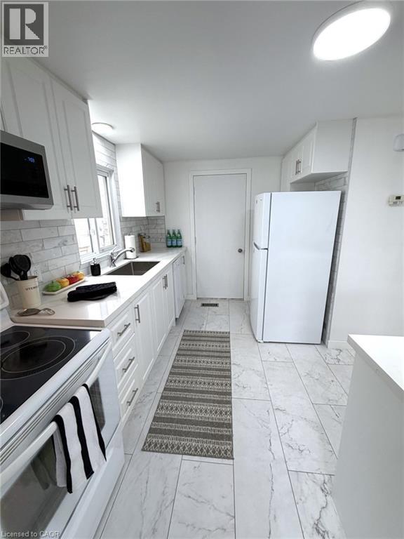 39 CAMROSE Court, Kitchener, Ontario, N2M5J4 — Photo 4