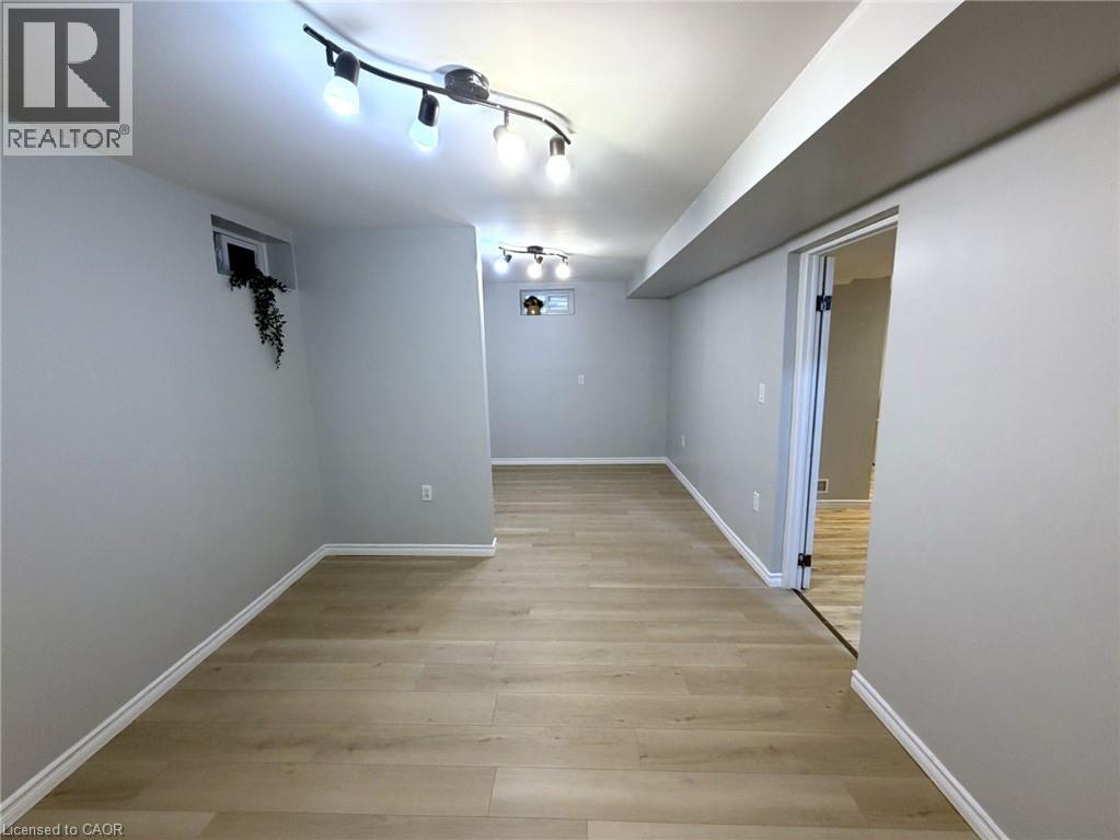 39 CAMROSE Court, Kitchener, Ontario, N2M5J4 — Photo 5