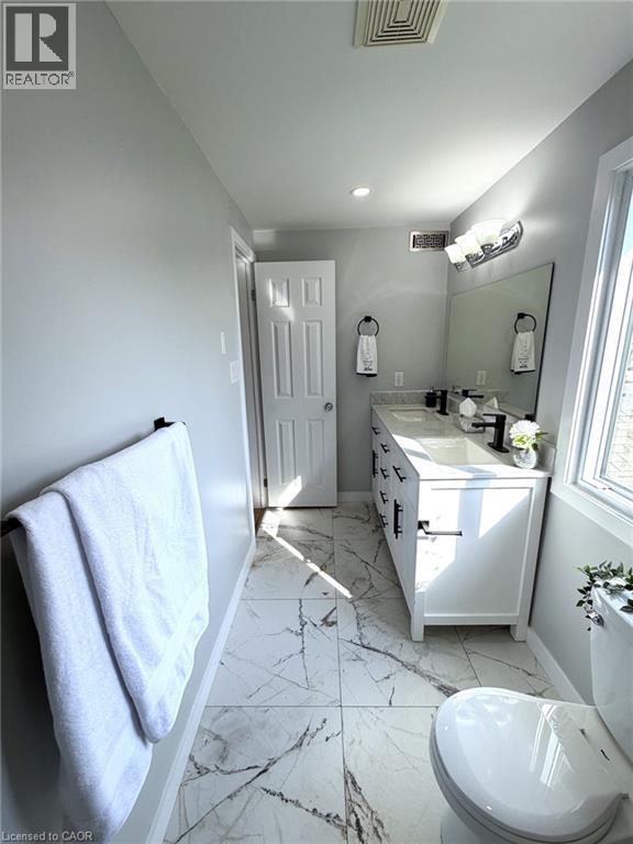 39 CAMROSE Court, Kitchener, Ontario, N2M5J4 — Photo 16