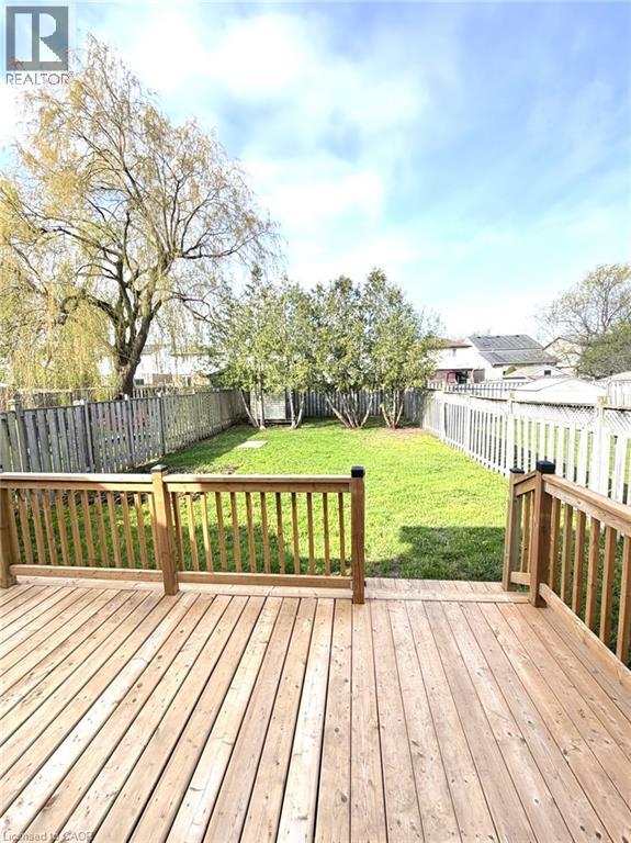 39 CAMROSE Court, Kitchener, Ontario, N2M5J4 — Photo 2