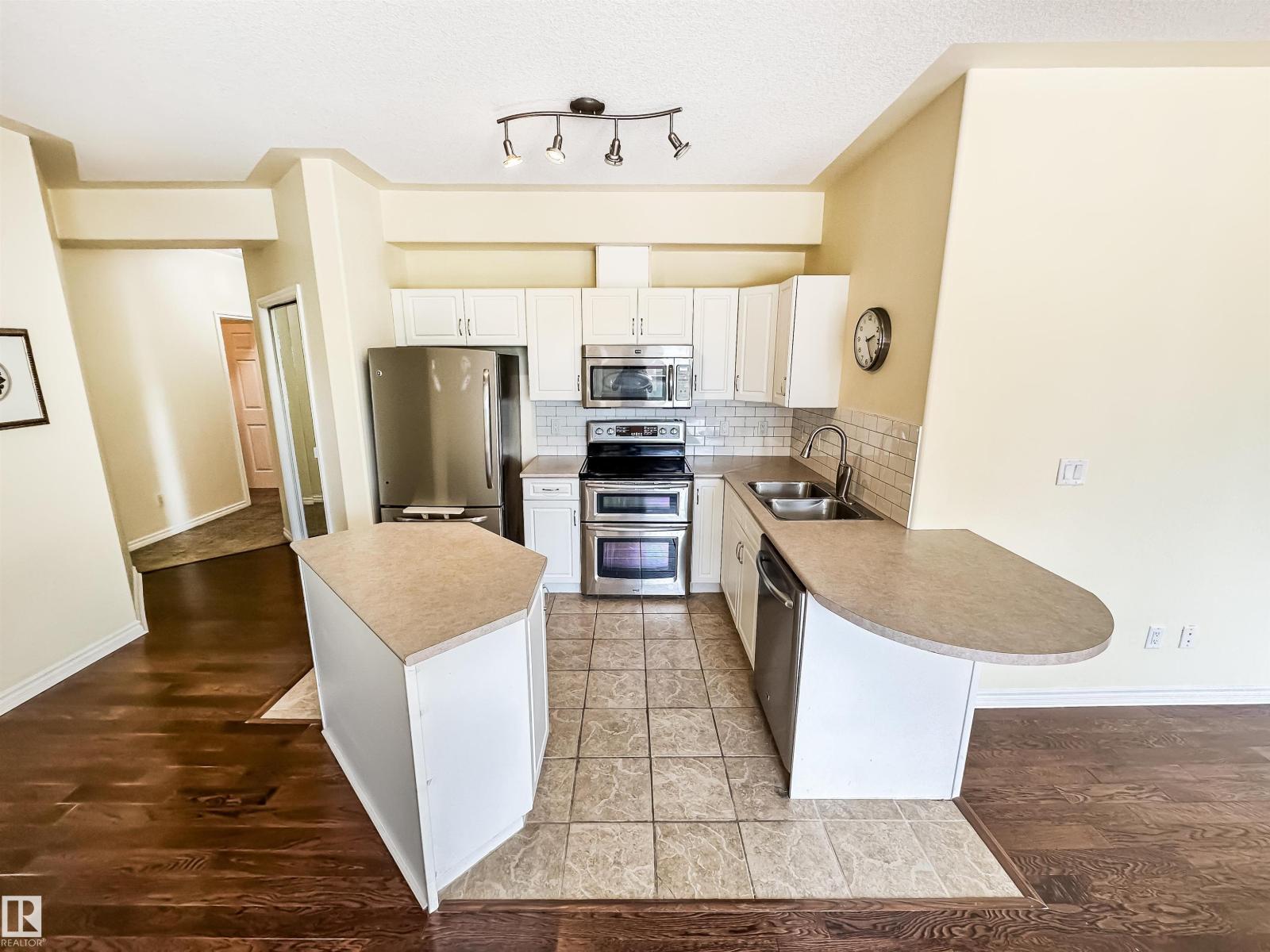 #402 10011 110 ST NW, Edmonton