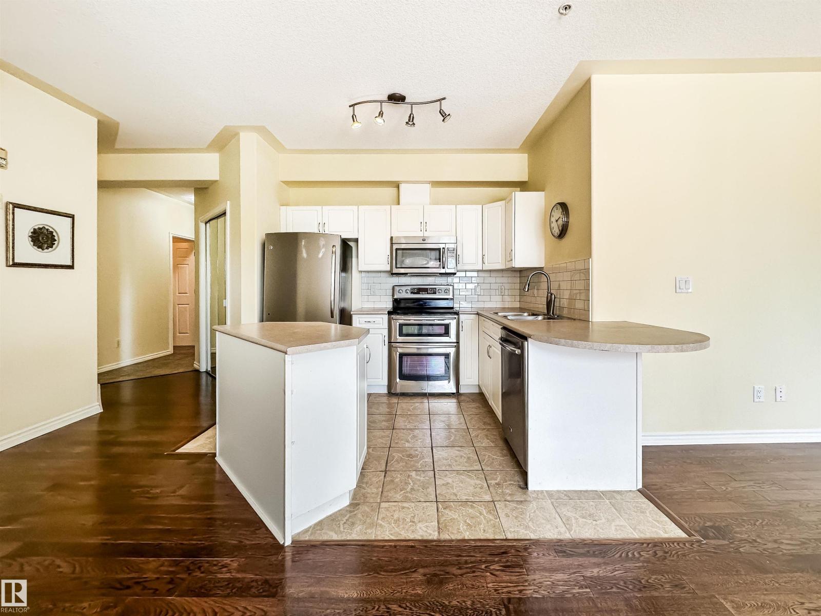 #402 10011 110 ST NW, Edmonton