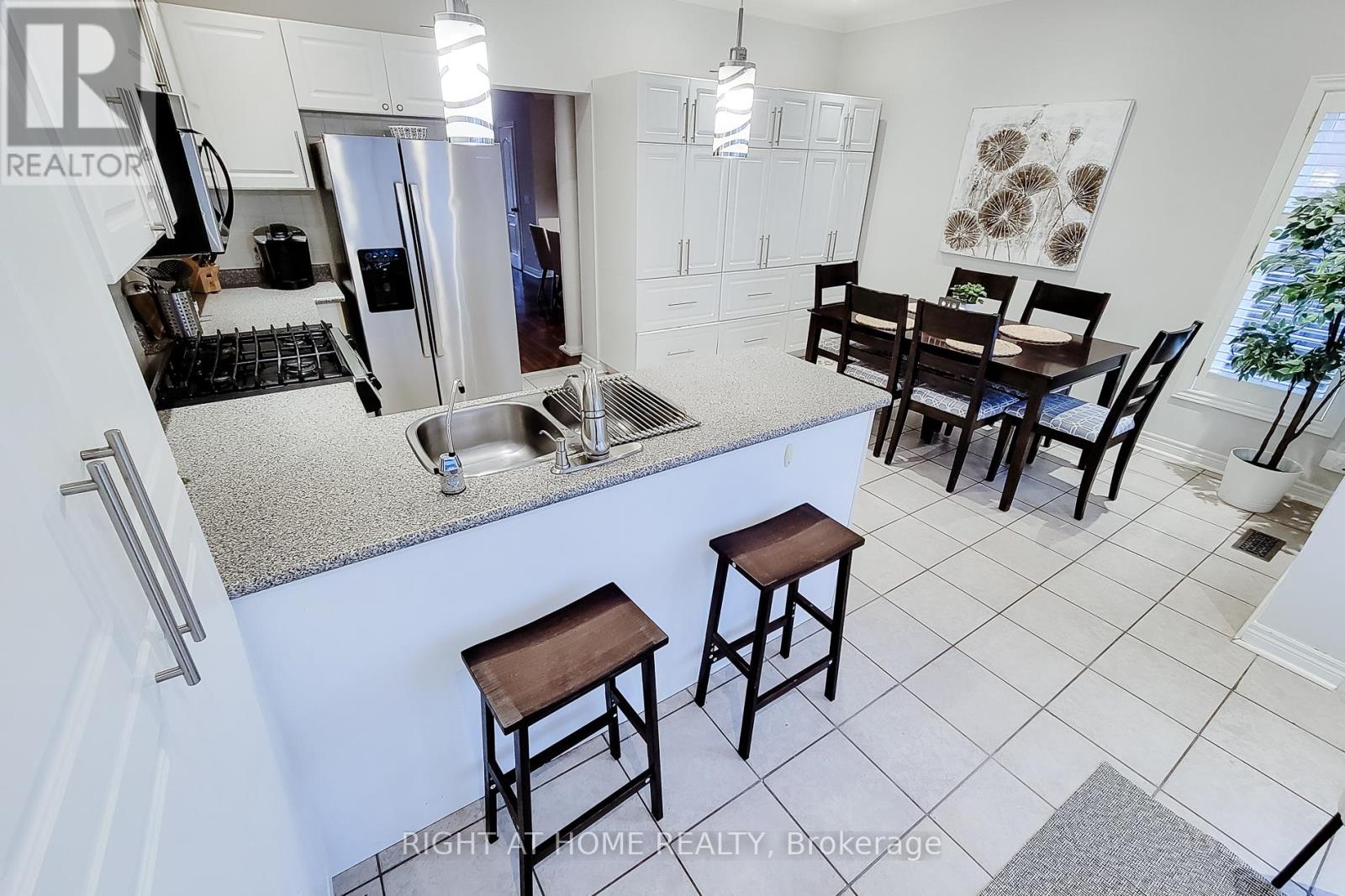 2624 CASTLE HILL CRESCENT - 12