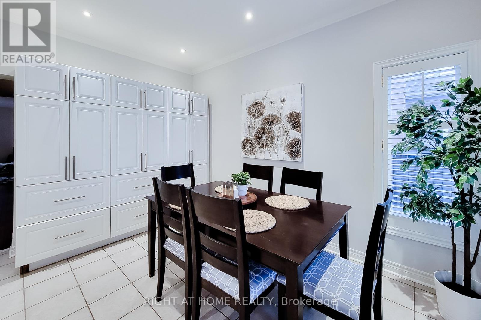 2624 CASTLE HILL CRESCENT - 13