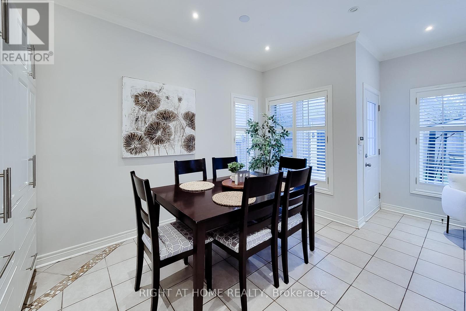 2624 CASTLE HILL CRESCENT - 14