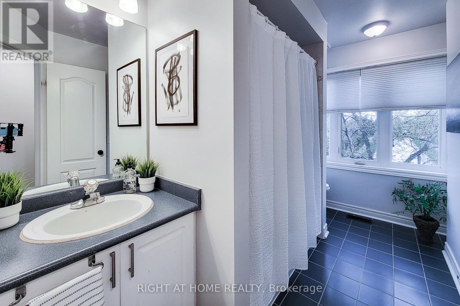 2624 CASTLE HILL CRESCENT - 20